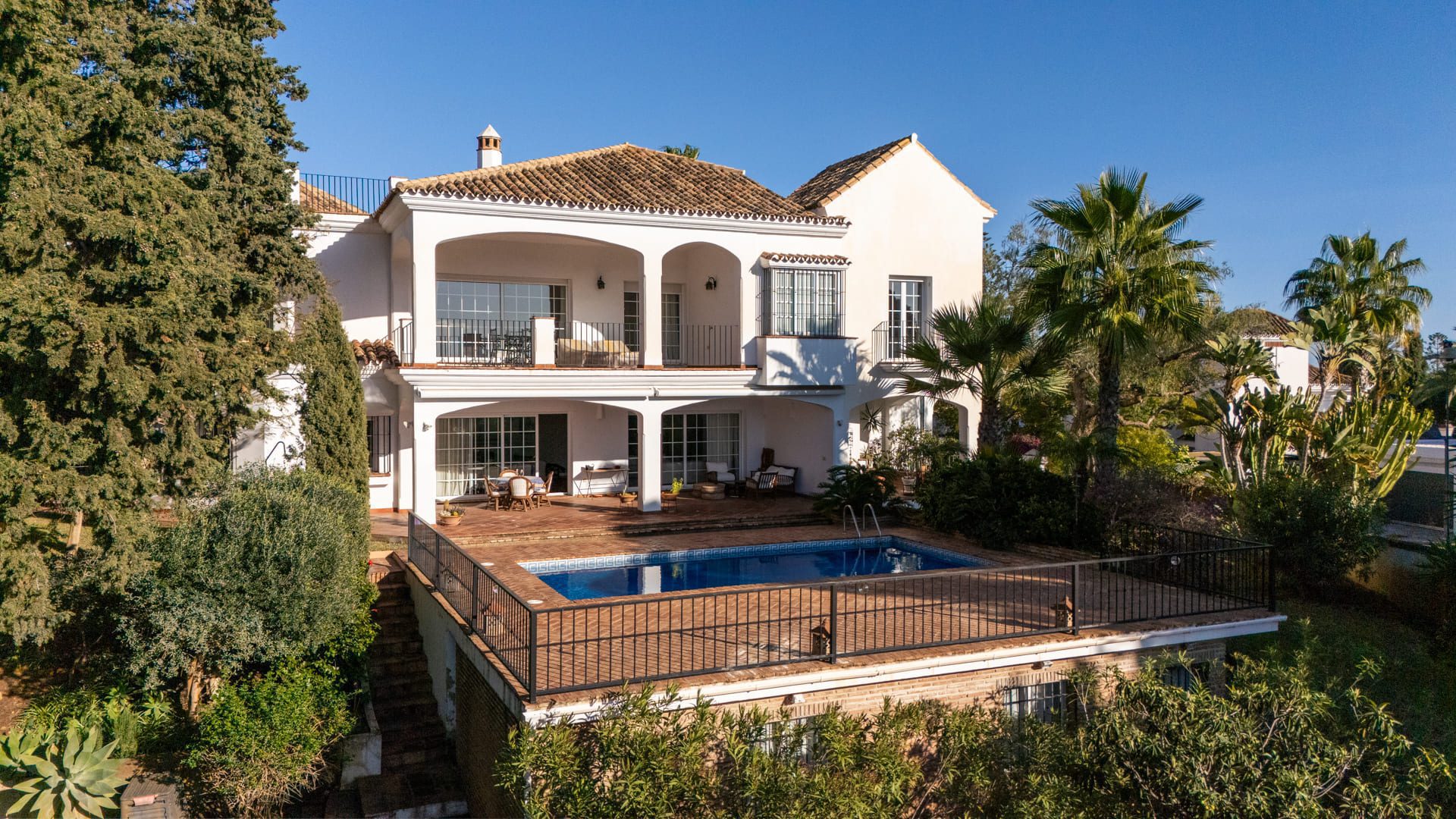 Villa in Marbella Del Este - view 1