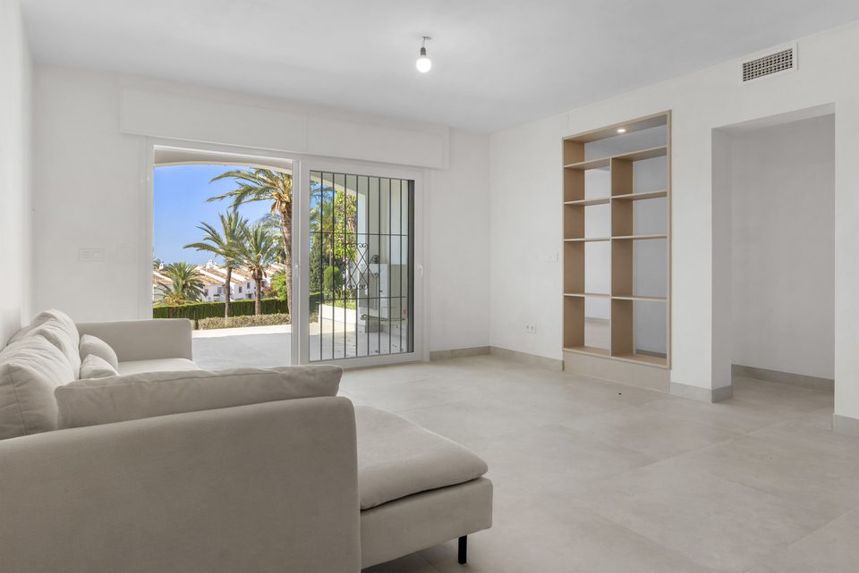 Apartment in Nueva Andalucia - Image 2