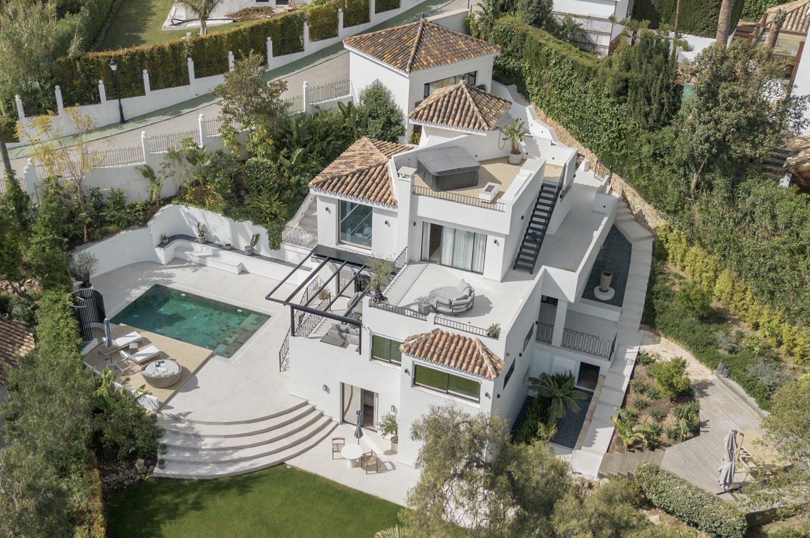 Villa in Marbella - view 1