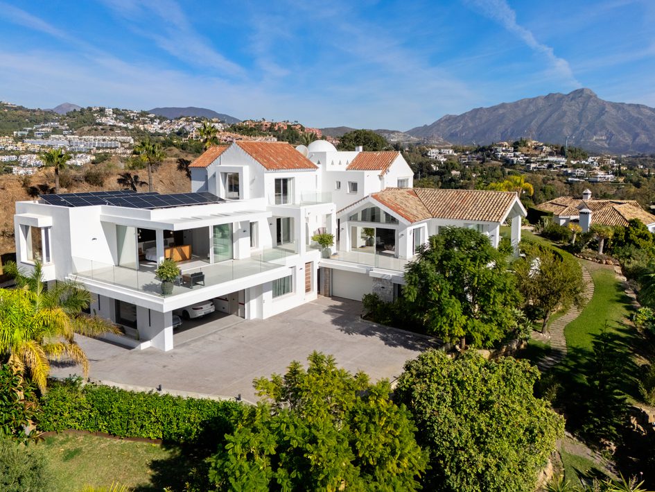 Villa in Benahavis - view 1