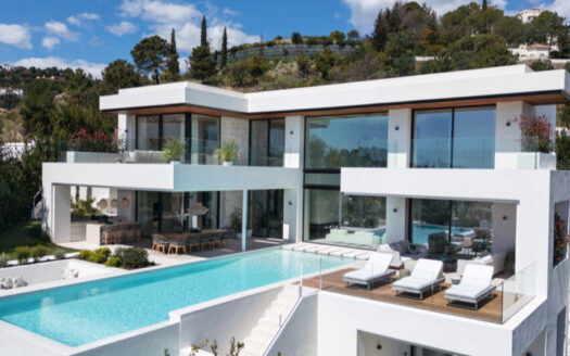 es bueno invertir en una villa de lujo en manilva