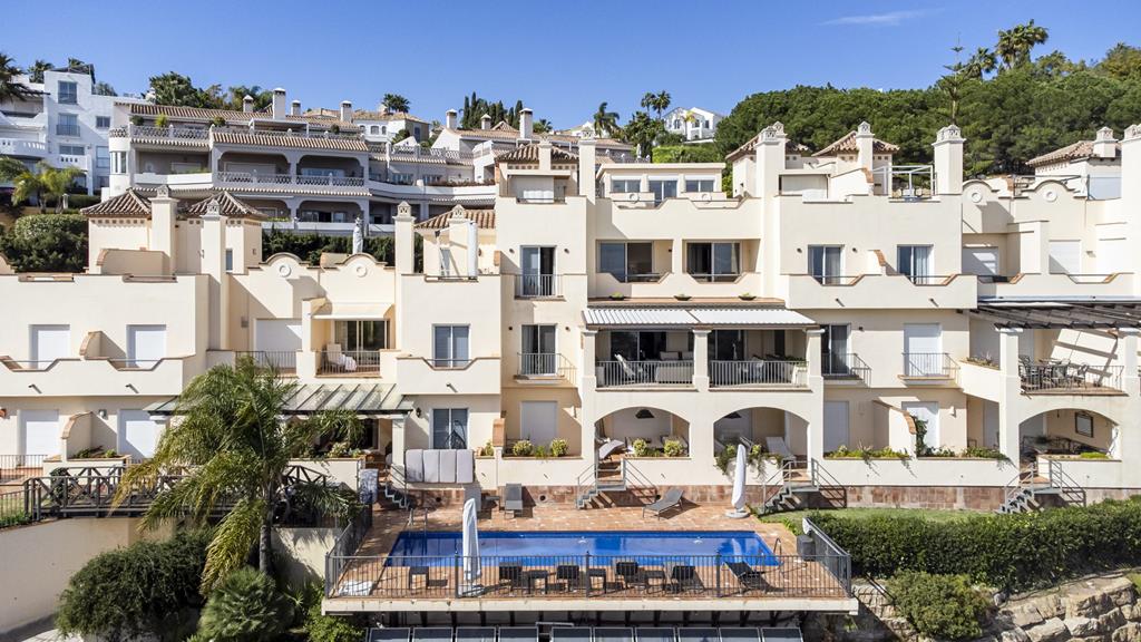 Penthouse in Benahavis - view 1