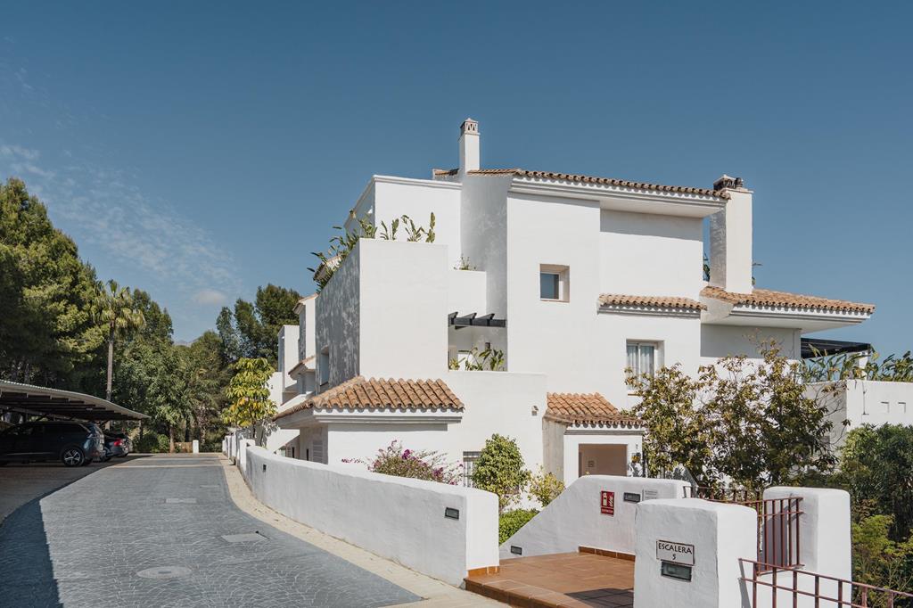 Apartment in Nueva Andalucia - view 1